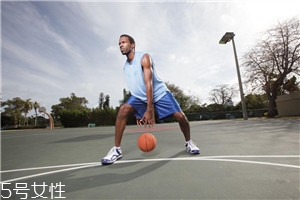 運(yùn)動后大量喝水好嗎 為什么運(yùn)動后不能大量喝水 運(yùn)動后大量喝水好嗎 為什么運(yùn)動后不能大量喝水