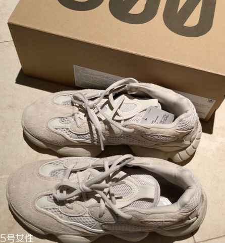 yeezy 500偏碼嗎？yeezy 500鞋碼標準嗎