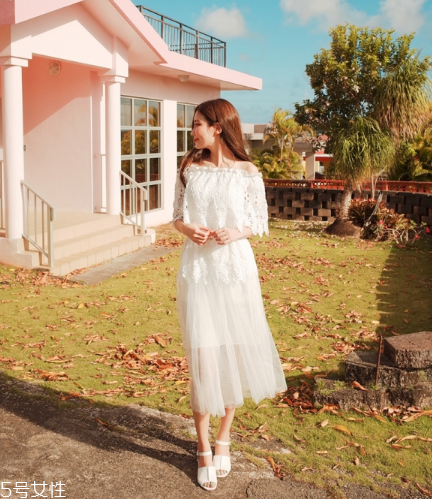 一字肩連衣裙怎么搭配？一字肩連衣裙搭配圖片