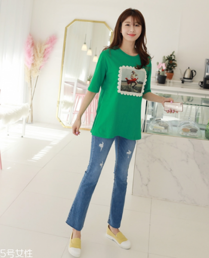 綠色短袖怎么搭配？綠色短袖搭配技巧