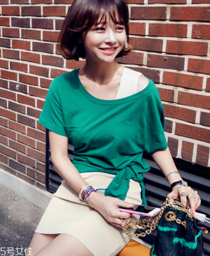 綠色短袖怎么搭配？綠色短袖搭配技巧