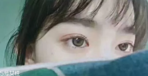 綠色美瞳適合畫什么妝 綠色美瞳給人什么感覺(jué)