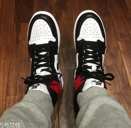 aj 1黑腳趾有女款嗎？aj 1黑腳趾有女生碼數(shù)嗎