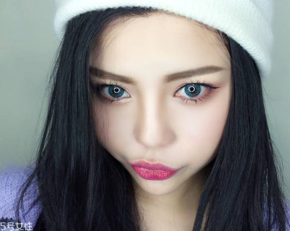 藍(lán)色美瞳涂什么口紅好看 藍(lán)色美瞳妝圖片 藍(lán)色美瞳涂什么口紅好看 藍(lán)色美瞳妝圖片