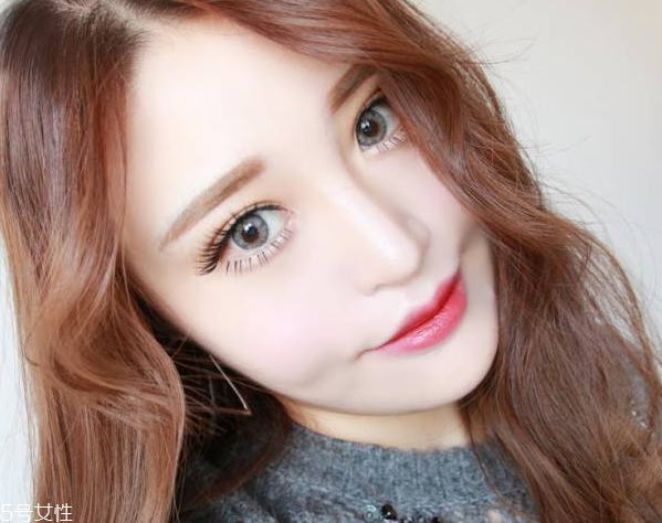 藍(lán)色美瞳涂什么口紅好看 藍(lán)色美瞳妝圖片 藍(lán)色美瞳涂什么口紅好看 藍(lán)色美瞳妝圖片