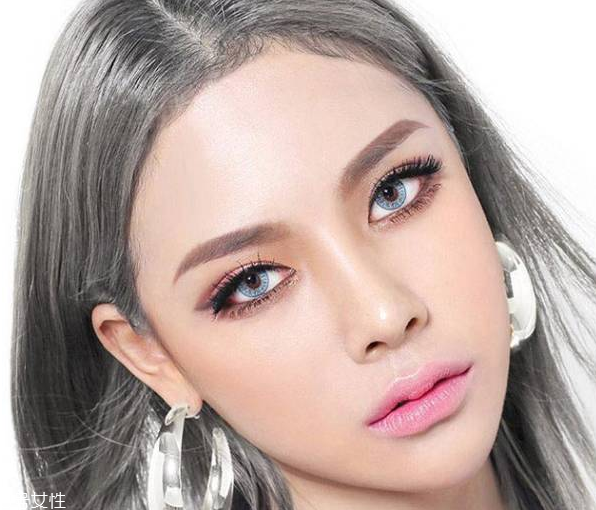 藍(lán)色美瞳涂什么口紅好看 藍(lán)色美瞳妝圖片 藍(lán)色美瞳涂什么口紅好看 藍(lán)色美瞳妝圖片