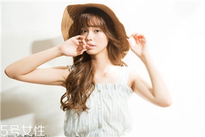 草帽搭配什么發(fā)型最好看 草帽搭配什么發(fā)型最好看
