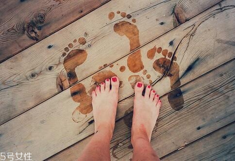 泡腳對女性的好處 女人每天晚上泡腳的好處 泡腳對女性的好處 女人每天晚上泡腳的好處