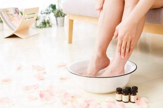 泡腳對女性的好處 女人每天晚上泡腳的好處 泡腳對女性的好處 女人每天晚上泡腳的好處