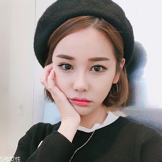 直發(fā)夾板怎么弄內(nèi)扣 直發(fā)夾板弄卷發(fā)圖解 直發(fā)夾板怎么弄內(nèi)扣 直發(fā)夾板弄卷發(fā)圖解