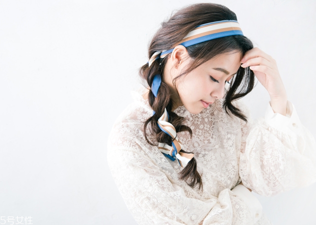 發(fā)帶怎么戴 中長發(fā)怎么用發(fā)帶編發(fā) 發(fā)帶怎么戴 中長發(fā)怎么用發(fā)帶編發(fā)