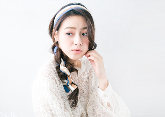 發(fā)帶怎么戴 中長發(fā)怎么用發(fā)帶編發(fā) 發(fā)帶怎么戴 中長發(fā)怎么用發(fā)帶編發(fā)