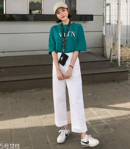 寬松t恤配什么褲子？寬松t恤搭配褲子圖片