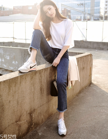 寬松t恤配什么褲子？寬松t恤搭配褲子圖片