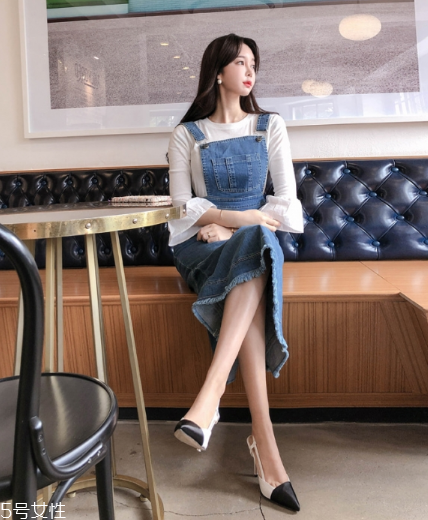 背帶裙配什么鞋子好看？背帶裙搭配鞋子技巧