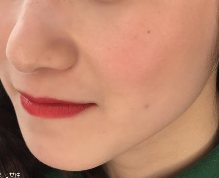 three腮紅13號(hào)顯黑嗎 three橘色腮紅上臉圖 three腮紅13號(hào)顯黑嗎 three橘色腮紅上臉圖