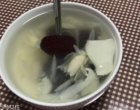 新鮮百合能泡水喝嗎？新鮮百合泡水好嗎？