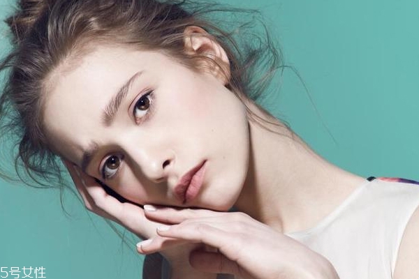 春夏用什么水乳 春夏水乳的挑選方法 春夏用什么水乳 春夏水乳的挑選方法