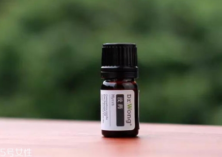 沒(méi)藥精油可以滴在內(nèi)褲上嗎？沒(méi)藥精油滴在內(nèi)褲上的好處