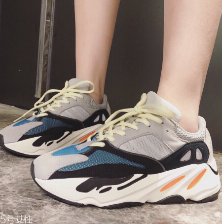 yeezy 700偏碼嗎？yeezy 700碼數(shù)正常嗎