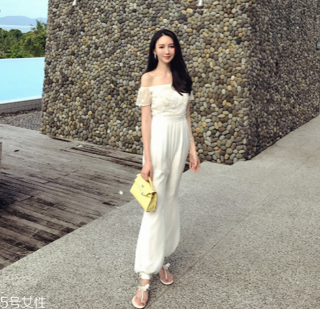 連體褲怎么穿好看？連體褲搭配技巧