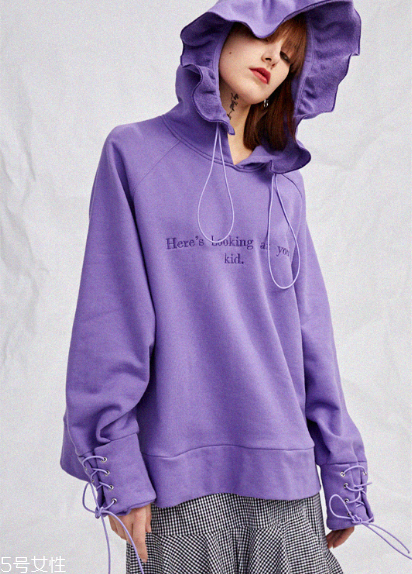 熒光色怎么搭配不顯黑？熒光色衣服搭配竅門