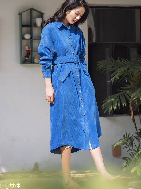 熒光色怎么搭配不顯黑？熒光色衣服搭配竅門