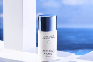 雅詩蘭黛晶透沁白搖搖防曬乳怎么樣？水感防曬不一斑