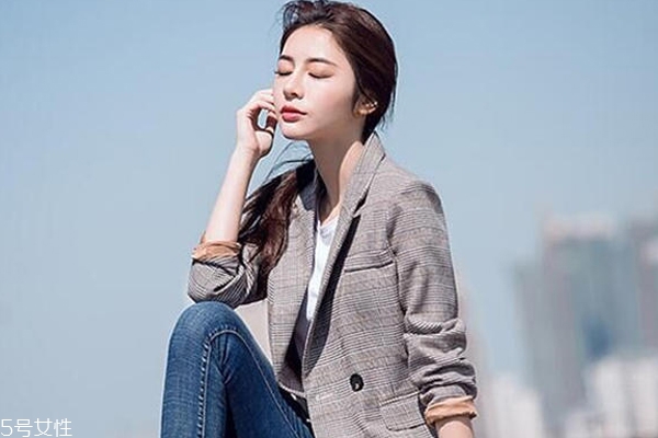 紅棕色發(fā)色顯黑嗎 顯黑顯白發(fā)色盤(pán)點(diǎn)