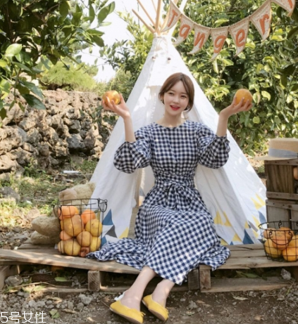 格子連衣裙搭配什么鞋子？格子連衣裙搭配技巧