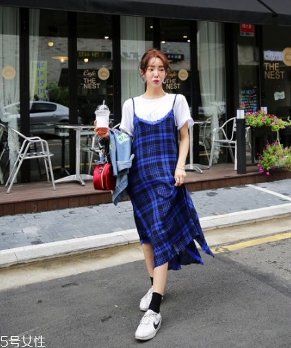 格子連衣裙搭配什么鞋子？格子連衣裙搭配技巧