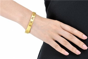 周生生六字真言手鐲多少錢？周生生六字大明咒手鐲價(jià)位