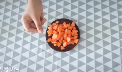 果巢榨汁機怎么用？果巢榨汁機食譜