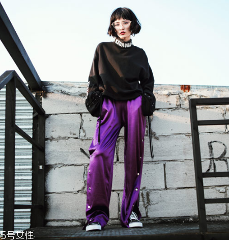 紫色服裝怎么搭配好看？紫色服裝穿搭技巧