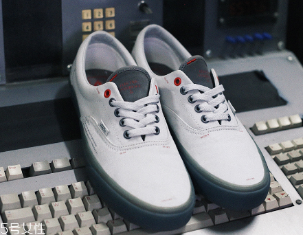 vans聯(lián)名c2h4太空零重力系列板鞋發(fā)售時間_多少錢？