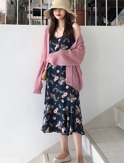 吊帶裙怎么穿好看？吊帶裙穿搭技巧