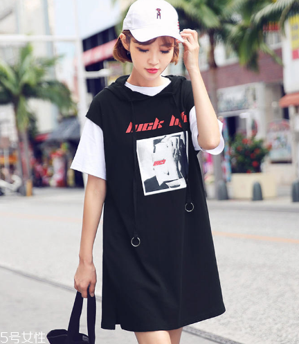 拼接連衣裙怎么搭配？拼接連衣裙搭配竅門