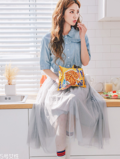 拼接連衣裙怎么搭配？拼接連衣裙搭配竅門