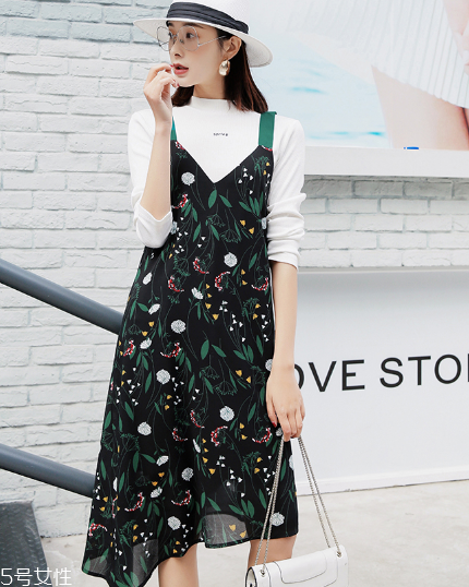 黑色連衣裙怎么搭配？黑色連衣裙搭配技巧