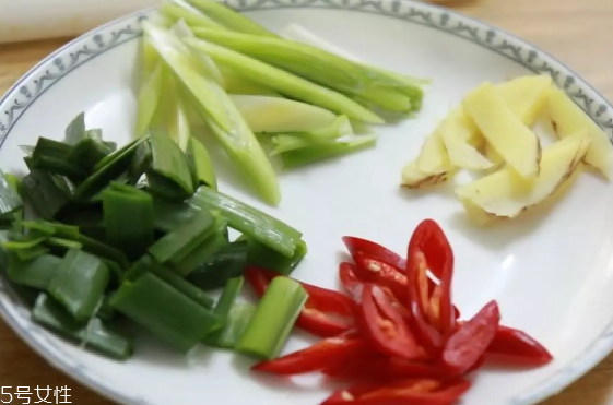 蔥香蟶子的做法 蔥香蟶子怎么做好吃？