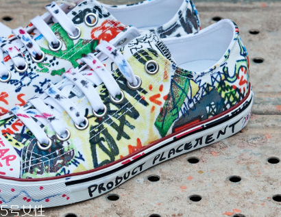 vetements涂鴉帆布鞋多少錢(qián)_在哪買(mǎi)？