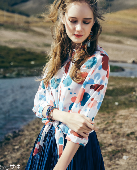 春天襯衣搭配什么好看？春天襯衫搭配技巧