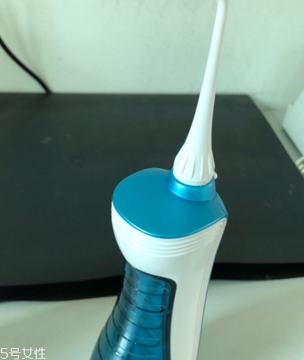 沖牙器和牙線哪個好？沖牙器和牙線的優(yōu)缺點