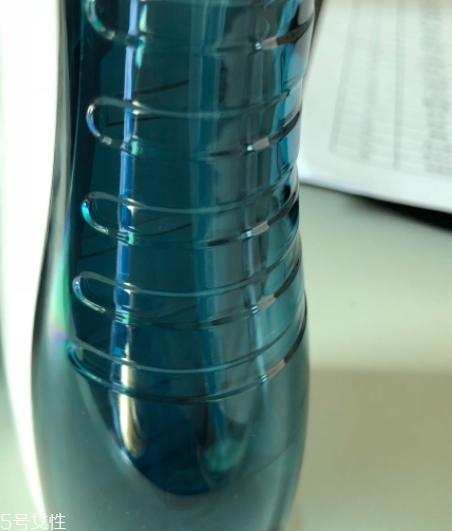 沖牙器和牙線哪個好？沖牙器和牙線的優(yōu)缺點