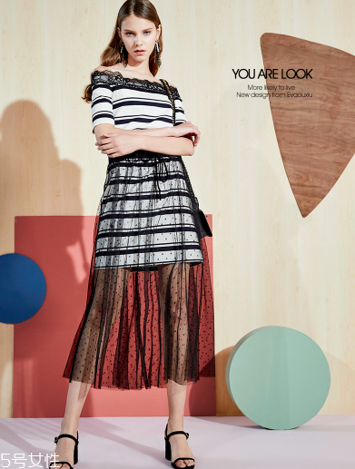 a字裙怎么搭配？a字裙穿搭技巧