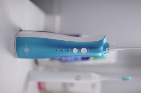 沖牙器和電動牙刷哪個好？沖牙器和電動牙刷對比