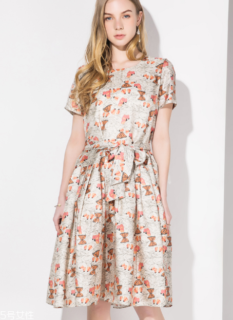 a字裙怎么搭配？a字裙穿搭技巧