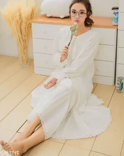 睡衣里面要穿內(nèi)衣嗎？睡衣里面穿不穿內(nèi)衣