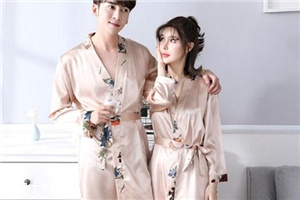 睡袍可以穿來睡覺嗎？睡袍能不能穿著睡覺