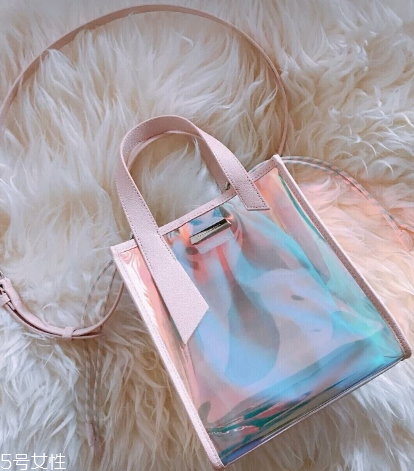 小ck鐳射包有幾種顏色？charles keith鐳射包顏色介紹